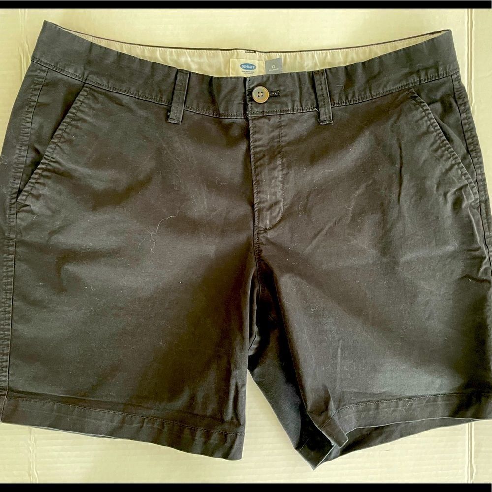 OLD Navy black chino cotton spandex blend shorts, flat front, size 12 tall - Picture 1 of 3